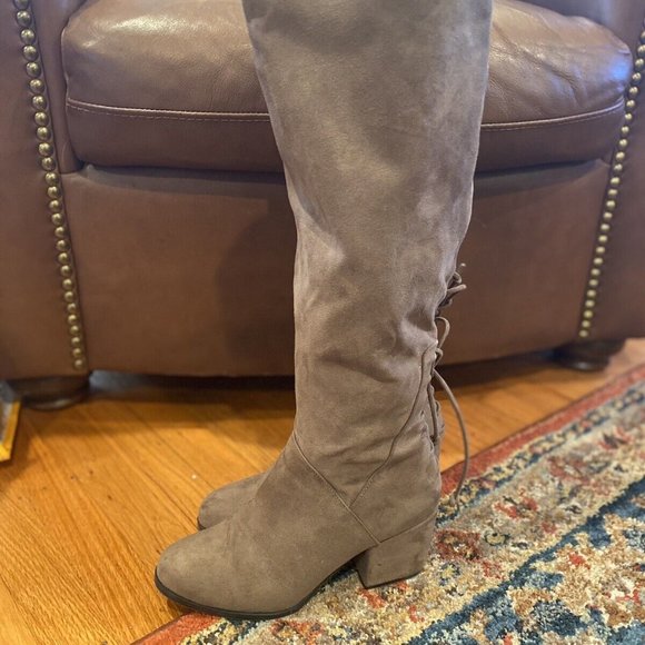 Size 7 Taupe high suede Boots, tie up along the back - Picture 4 of 4